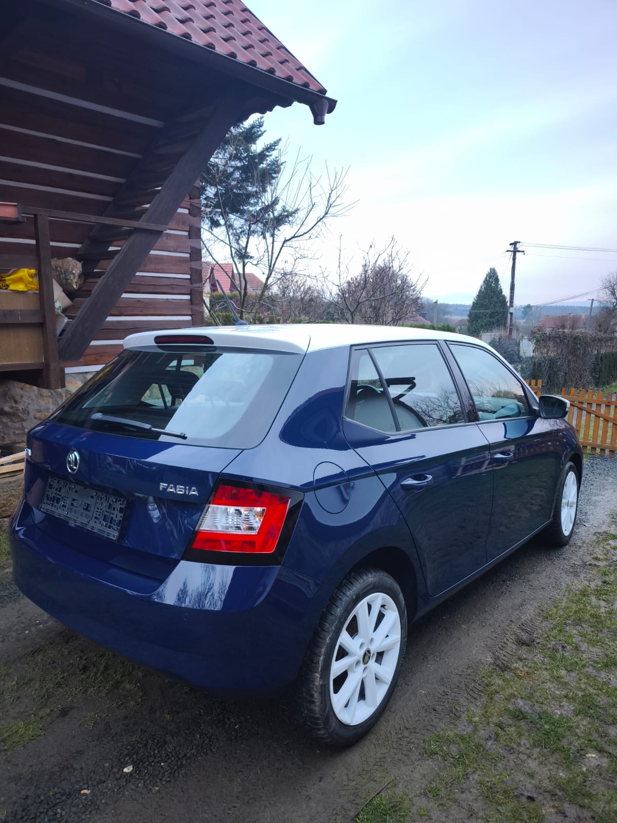 Zadní pohled na vůz