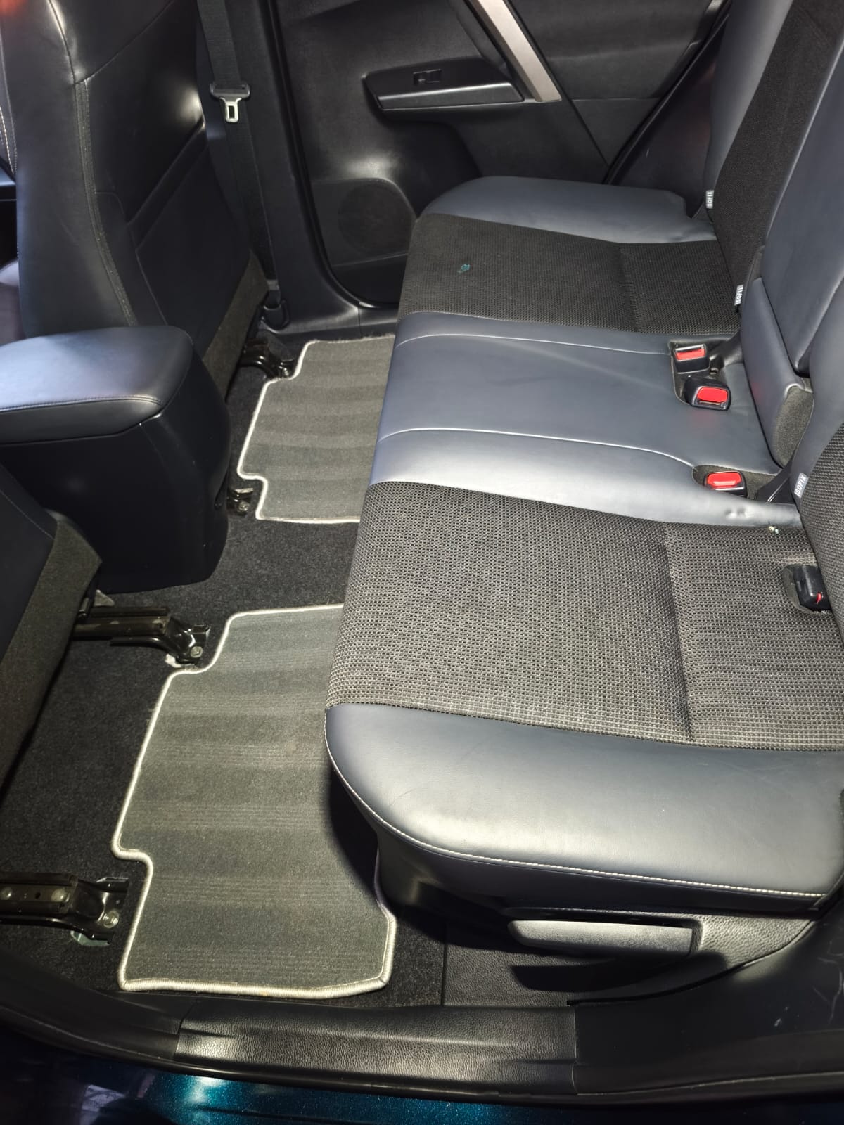 Zadní sedadla detail