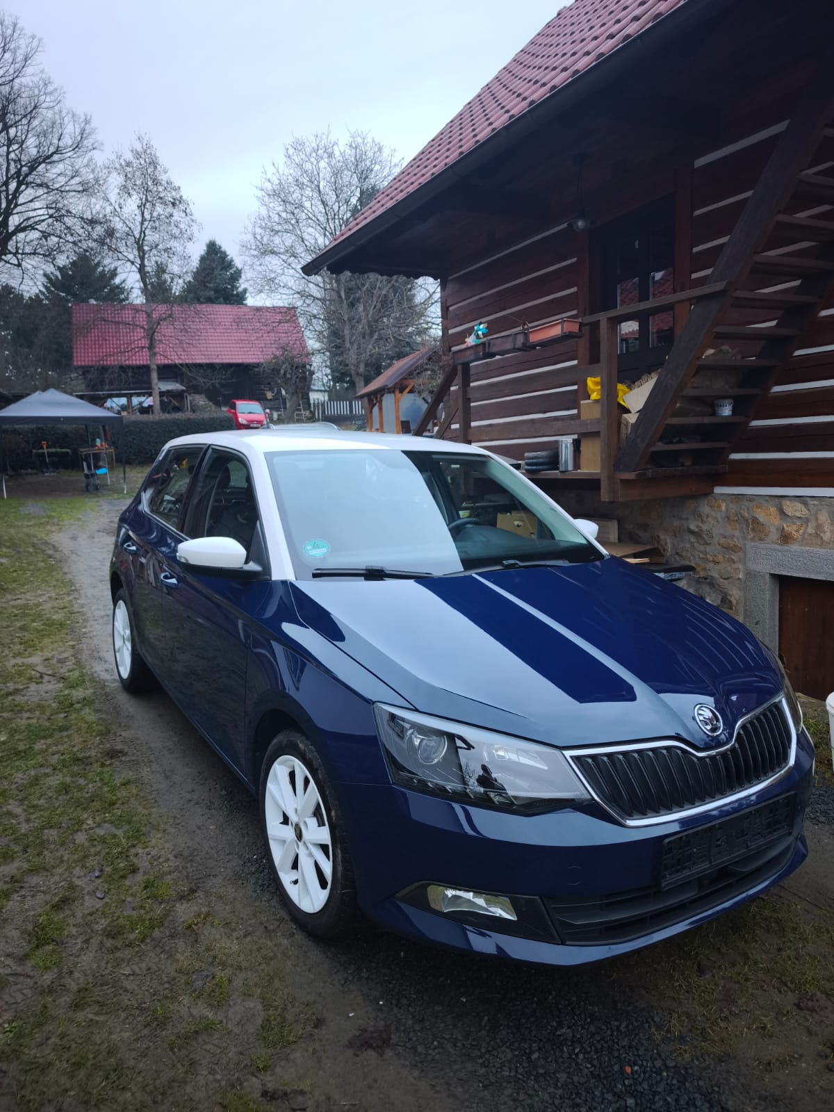 Přední pohled na vůz