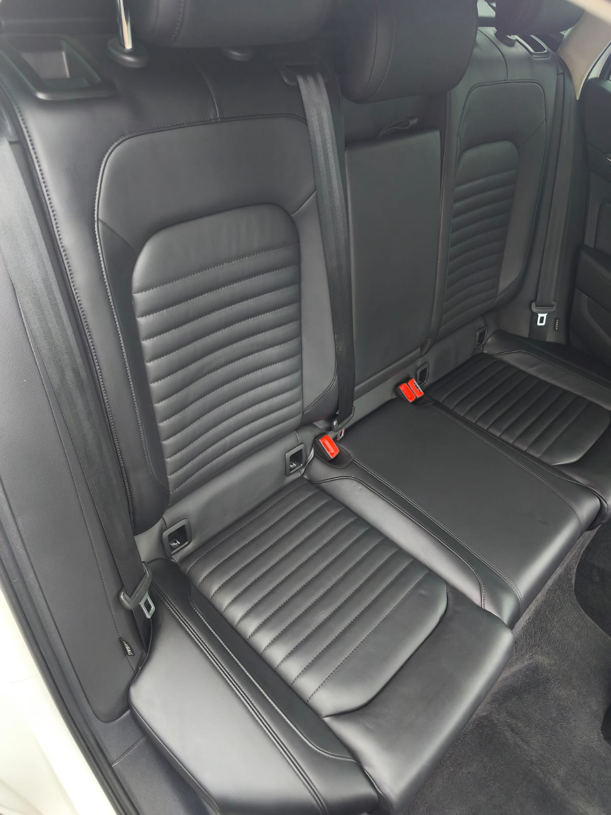 Zadní lavice interiéru