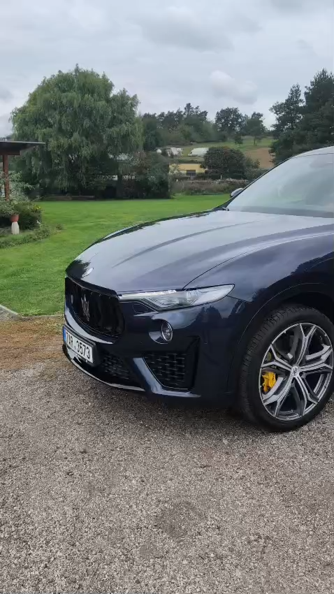 Maserati SUV exteriér zblízka