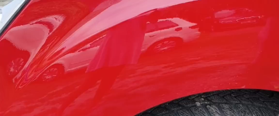 Detail červeného laku